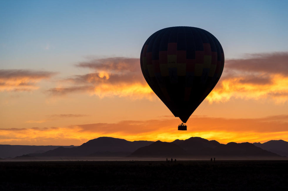 namibia luxury travel, hot air ballooning, sossusvlei